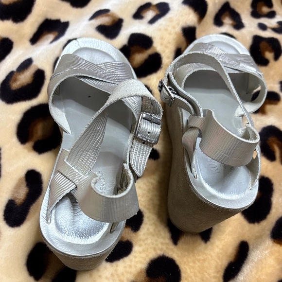 Elegant Silver Platform Sandals. Size 8 Kork ease - Picture 7 of 9